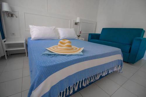 Gallery image of Blue & White Hotel in Cıralı