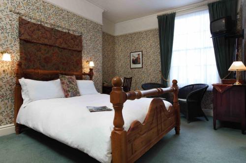 a bedroom with a large bed and a window at Holmwood House Guest Accommodation in York