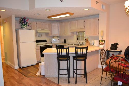Köök või kööginurk majutusasutuses River Place Condos #411 3BD