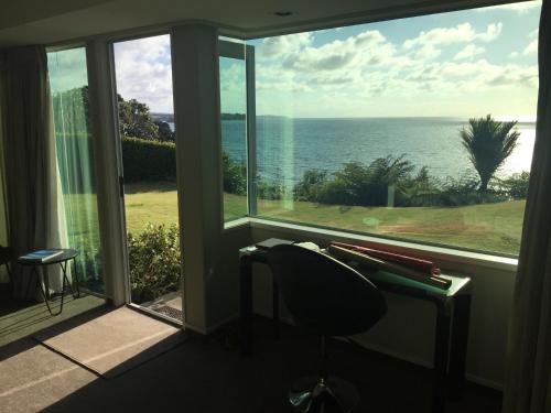 Gallery image of Room with amazing seaview in Whangaparaoa