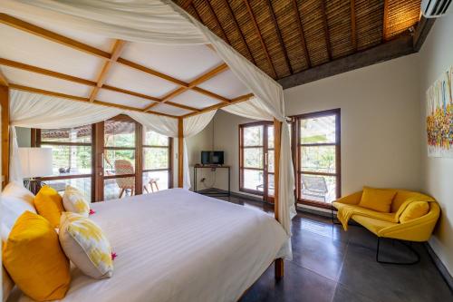 Gallery image of Villa Themma Jungle - Sumptuous 3BR Luxury Villa with Majestic Jungle View North of Ubud in Ubud
