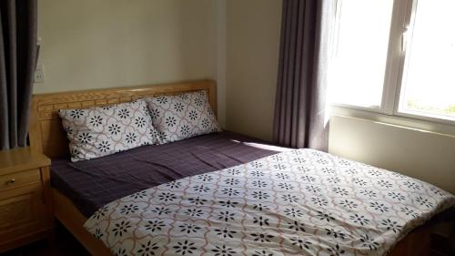 a small bedroom with a bed with a window at Homestay BỒ CÔNG ANH in Da Lat