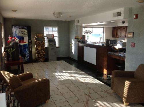 Galeriebild der Unterkunft Heritage Inn Grand Prairie in Grand Prairie