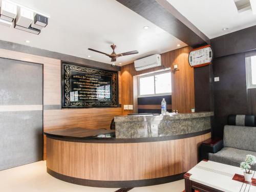 a bar in the middle of a room at SSK GREEEN PALACE LODGE in Rāmanāthapuram