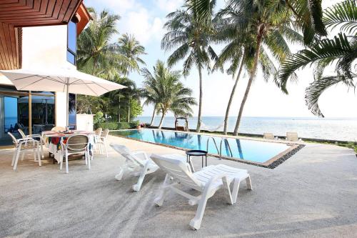 Phangan Luxry Beach Villaの敷地内または近くにあるプール