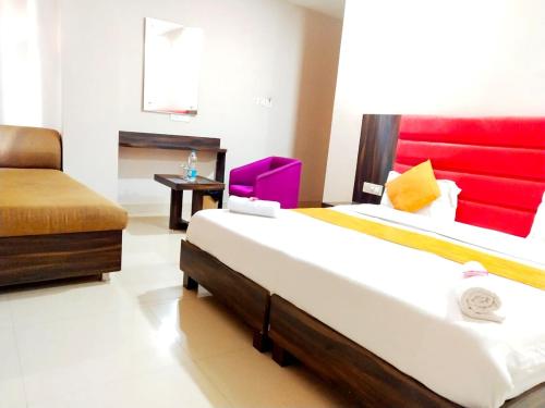 Postel nebo postele na pokoji v ubytování Hotel Sukhman Residency