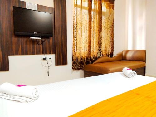 Postel nebo postele na pokoji v ubytování Hotel Sukhman Residency