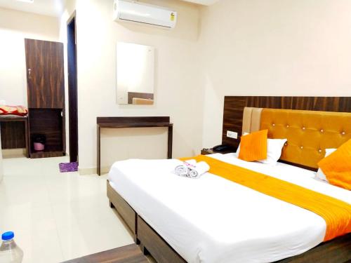 Postel nebo postele na pokoji v ubytování Hotel Sukhman Residency