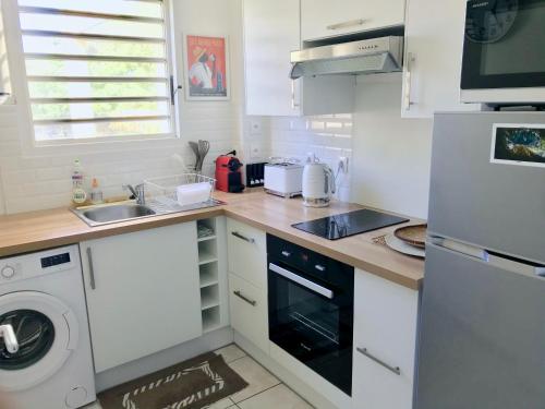 Kuchyň nebo kuchyňský kout v ubytování Calm & Cosy, magnifique T1 proche CHU