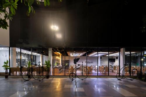 a group of bikes parked in front of a building at The VELO'S Hotel and Pumptrack in Aranyaprathet