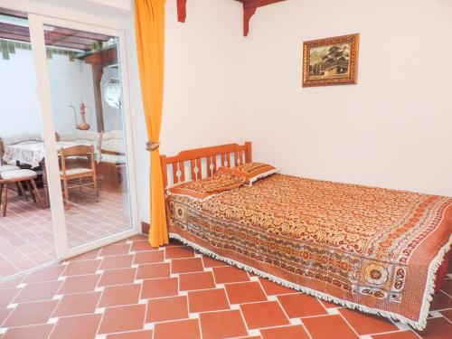 a bedroom with a bed and a sliding glass door at Stilvolles Ferienhaus Artdeco in Wernigerode