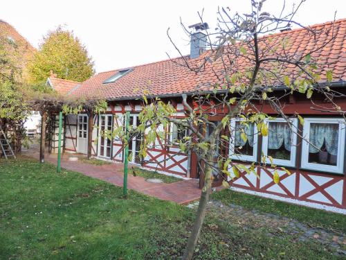 a red and white house with a tree in front of it at Stilvolles Ferienhaus Artdeco in Wernigerode