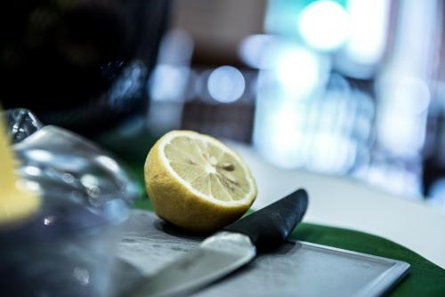 a lemon cut in half sitting next to a knife at Mercure Dinan Port Le Jerzual in Dinan