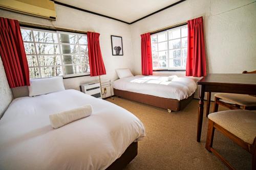 Säng eller sängar i ett rum på Hakuba Matata Lodge
