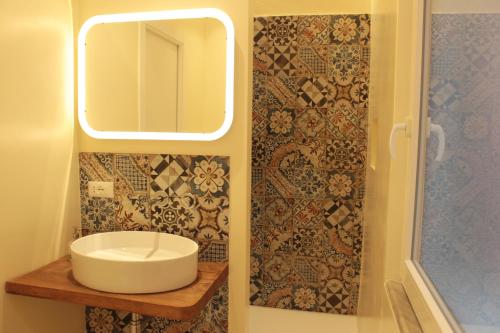 a bathroom with a sink and a mirror at CAMERA GIGLIA in Manarola