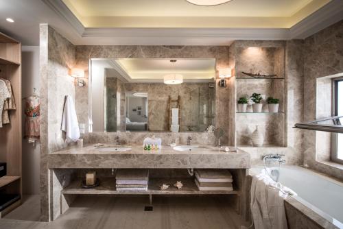 Koupelna v ubytování Creta Blue Boutique Hotel
