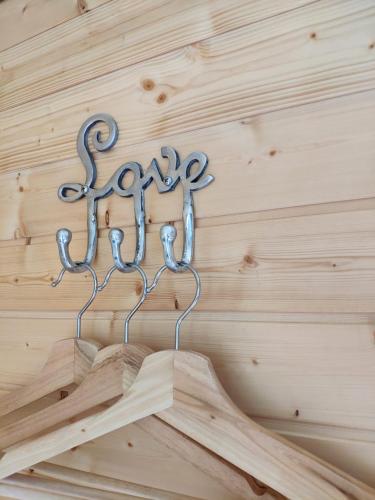 a metal sign hanging on a wooden wall at Calheta Glamping Pods - Nature Retreat in Calheta