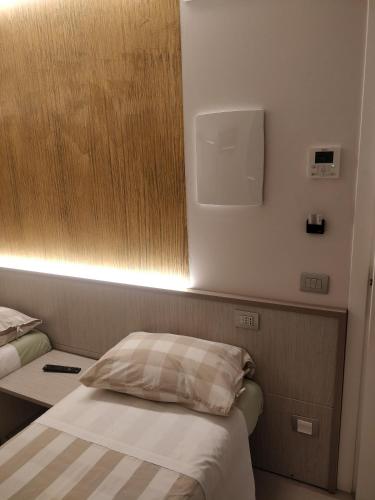 a small room with a bed and a window at Le 3 Botti Locanda in San Vito