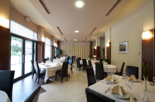Restaurace v ubytování Hotel Fontana