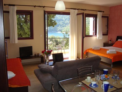 Posedenie v ubytovaní Mikros Gialos Apartments