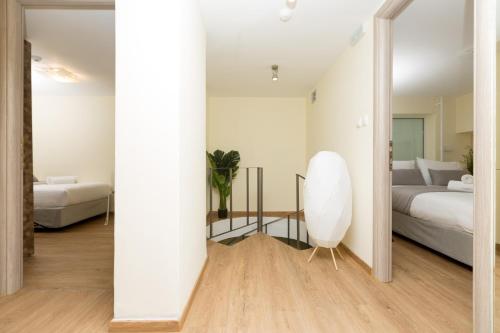 Ένα ή περισσότερα κρεβάτια σε δωμάτιο στο SUITES@SYNGROU-FIX