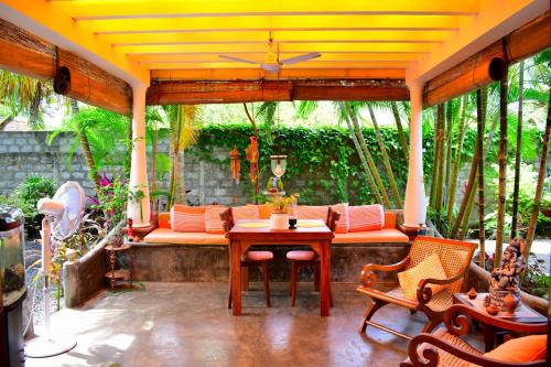 an outdoor patio with a table and chairs at Villa Prias by Amrea in Aluthgama