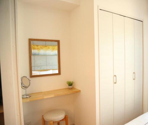 a dressing room with a mirror and a stool at Yoshitsuki kaku - Yoshitsuki Apart Hotel in Tokyo