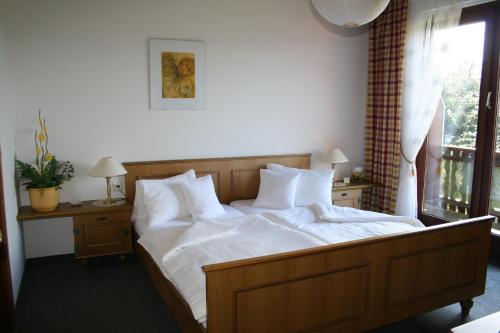 a bedroom with a bed with white sheets and pillows at Haus Christine Aigen-Schlägl - Große Mühl in Aigen im Mühlkreis