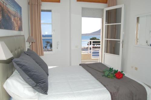 Posteľ alebo postele v izbe v ubytovaní APARTAMENTOS LOS LAURELES