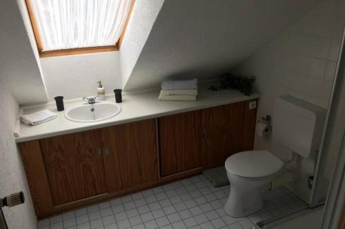 ห้องน้ำของ Ferienwohnung Schwalbennest