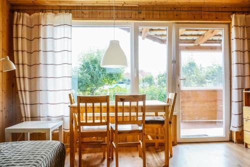 Χώρος καθιστικού στο Domki Letniskowe Pod Orzechem Dziwnówek-Wrzosowo