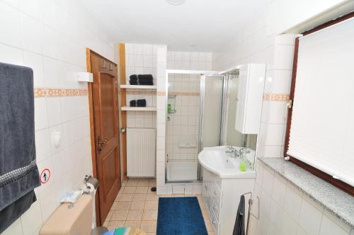 Koupelna v ubytování Haus Rheinterrasse