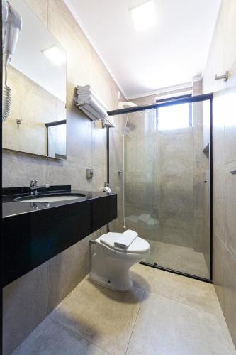 Ένα μπάνιο στο Hotel Lunes