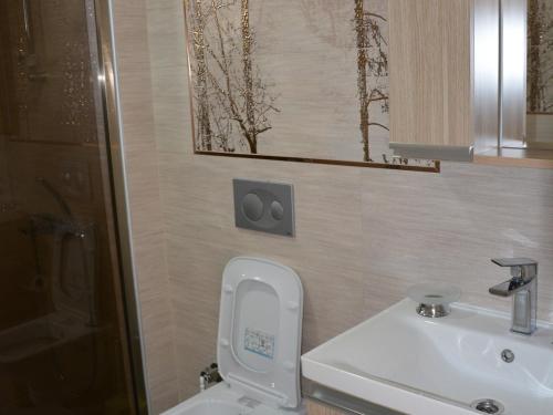 A bathroom at Konak Sari