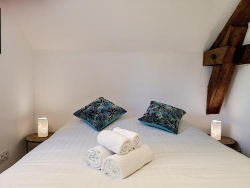 a bedroom with a bed with towels on it at La Viralamande by Cocoonr in Crépieux-la-Pape