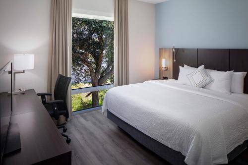 Tempat tidur dalam kamar di Star Suites - An Extended Stay Hotel