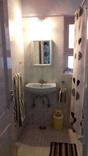 A bathroom at "Nain's Kunj" A Traveller's Home