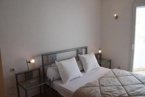 A bed or beds in a room at Casa con amarre y piscina privados ref 306