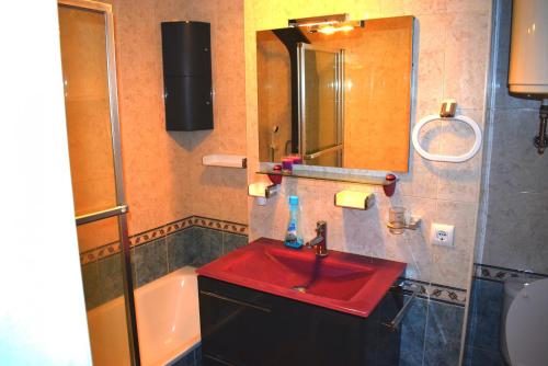 Ein Badezimmer in der Unterkunft apartamento con terraza vistas canal ref 238