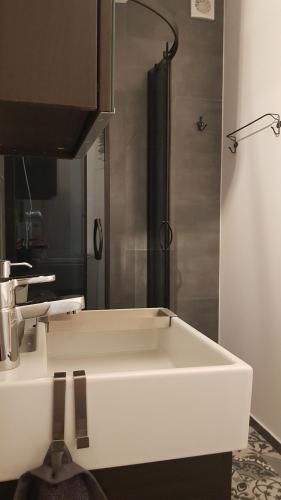 Et badeværelse på JH2 domek M&M Apartments