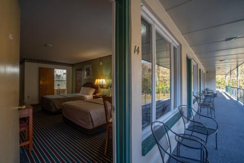 A bed or beds in a room at Mahoning Inn