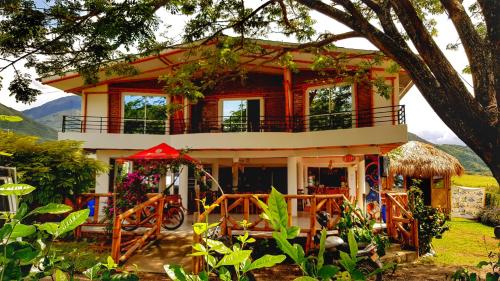 Taman di luar Dedalos Fly House