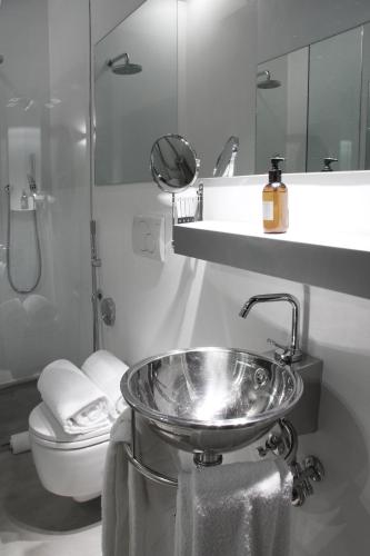 a bathroom with a sink and a toilet at Casa Valentina in Mantova