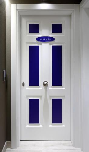 a white and blue door with a sign on it at Pensión Plaza Nueva in Bilbao