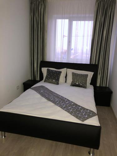 Una cama o camas en una habitación de Apartament Denissia