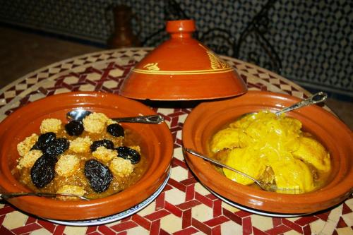 リヤドの敷地内または近くでの食事または食べ物