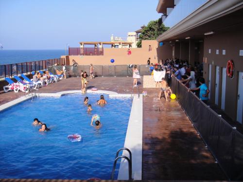 Kolam renang di atau di dekat Aparthotel El Faro