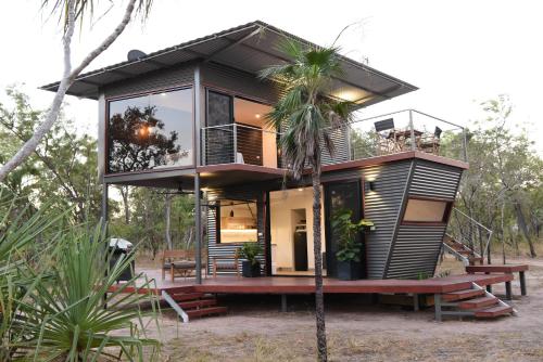 a tree house in the middle of the forest at Hideaway Litchfield NT in Rakula