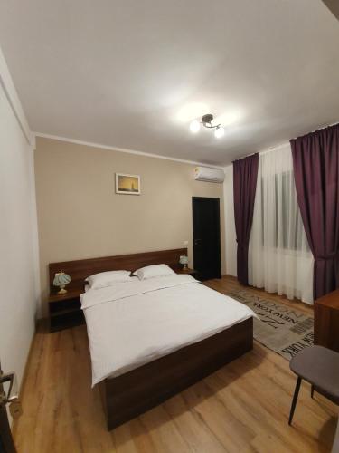 Un pat sau paturi într-o cameră la Vily Luxury Rooms