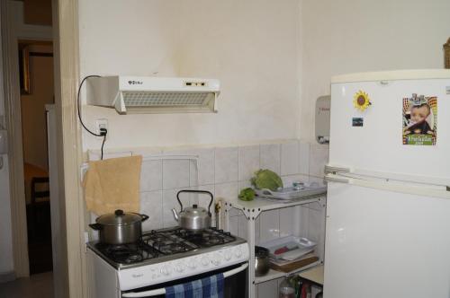 Η κουζίνα ή μικρή κουζίνα στο Blanca Rosa Valparaiso B&B